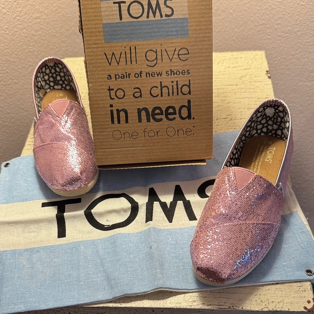 TOMS Sparkly Pink Slippers sz 7